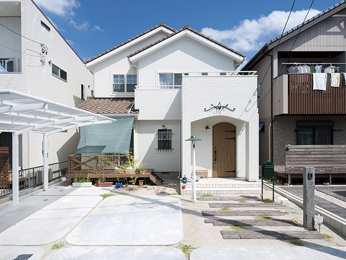 白い外壁のナチュラルカフェ風注文住宅実例 一宮 稲沢の注文住宅はアオキ開発